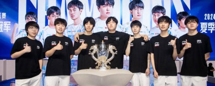 2025LPL总决賽(sài)：BLG捧起银龙杯，knight获得FMVP，收获職(zhí)业生涯第六个LPL冠军