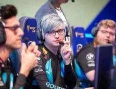 前LOL人气选手下海，变身福利姬收费明码标价，开发全新致富路？