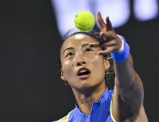 （体育）網(wǎng)球——WTA卡塔尔公开赛：郑钦文无缘八强