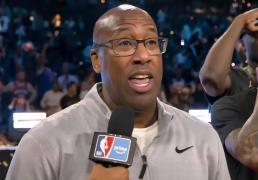 布朗率(lǜ)尼克斯季中赛夺冠！首季封神成实打(dǎ)实冠军教头，国王后悔吗？