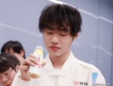 解说米勒说出LPL困境，中单选手出现严重斷(duàn)档，新生代实力都很菜