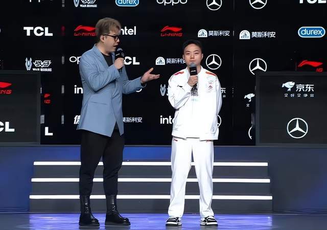 LOL世界(jiè)亚军暗示退役，赛后采访粉丝炸锅，刚赢比赛搞队友心态？