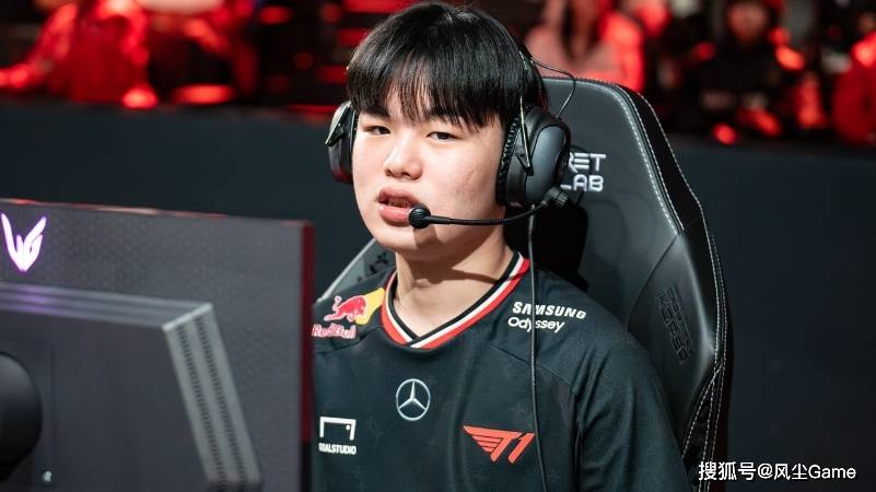 LOL历史最惨冠軍(jūn)AD诞生！临近世界赛被粉丝逼宫：不换人不买周边