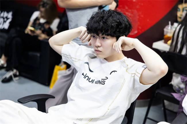 【一竞技(jì)】LOL：冒泡赛胜者组对决前瞻 IG和TES宿命对决！