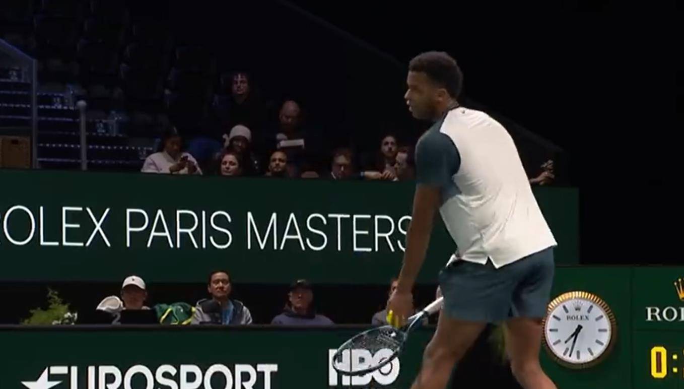 职业网球选手发球有多快？2025大师赛新纪录诞生：243公裡(lǐ)/小时，接近高铁车速