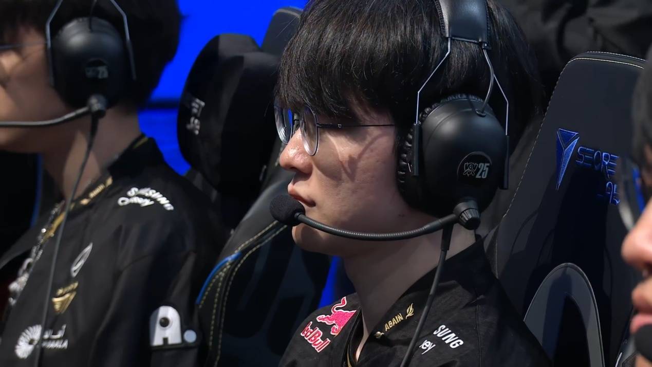 S15假赛风波爆发！韩国外援遭炮轰：故(gù)意输Faker，开始精忠报国了