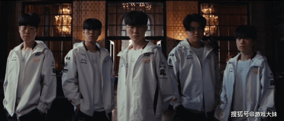 S14冠军皮肤开始宣传,zeus却被區(qū)别对待,登录页面被故意遮(zhē)挡