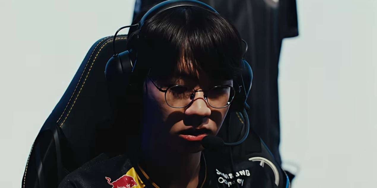 LPL遭遇巨大打击！AL八强首战告负，Faker岩雀封(fēng)神，Hope葬送比赛