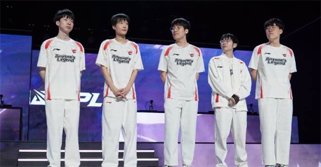 【一竞技1JingJi】LOL:FPX官宣退(tuì)出LPL賽(sài)事 369大概率休息(xī)AL全员续约