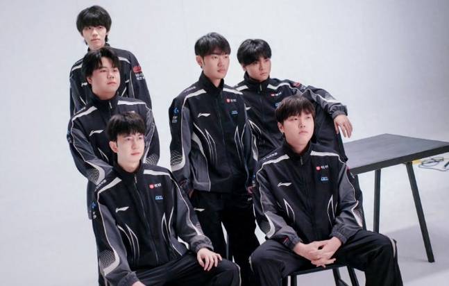 【一竞技1JingJi】LOL：LPL首支至臻全华班诞生 AL新(xīn)教练打脸Tabe