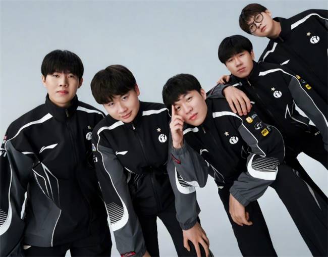 【一竞技1JingJi】LOL：LPL首支至臻全华班诞生 AL新(xīn)教练打脸Tabe