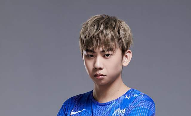 S赛冠军复出打LPL，德杯1场不赢被当人機(jī)虐！网友(yǒu)：主播别碰瓷LPL