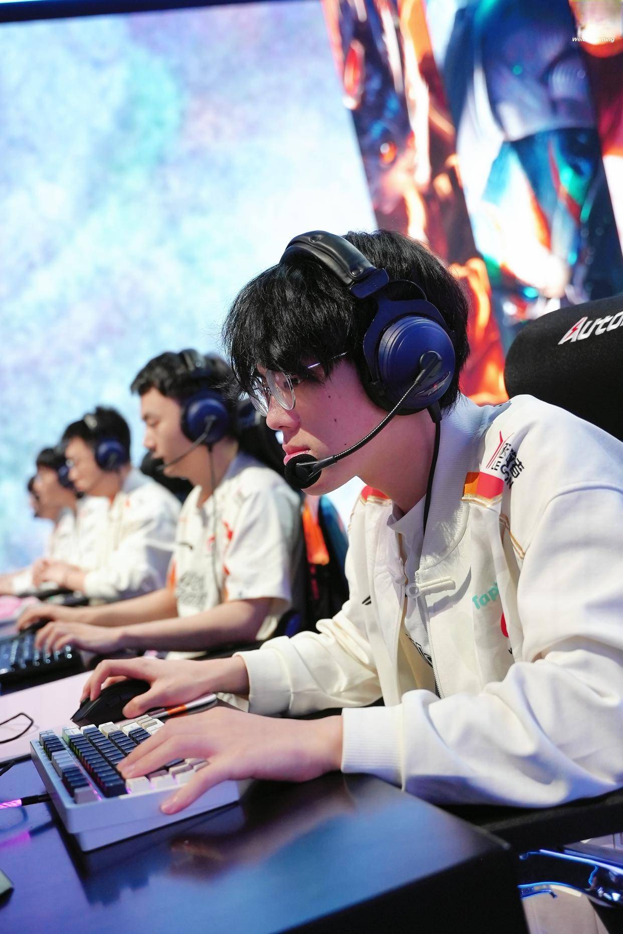 LOL主播集体遭遇(yù)瓶颈期(qī)!UZI感叹直播没人看:要(yào)是卢本伟還(hái)在就好了