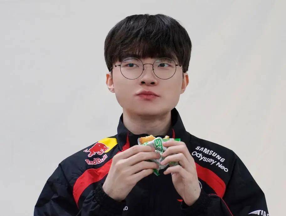 LOL主播集体遭遇(yù)瓶颈期(qī)!UZI感叹直播没人看:要(yào)是卢本伟還(hái)在就好了