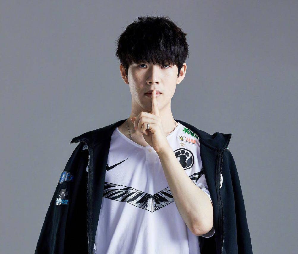 LOL主播集体遭遇(yù)瓶颈期(qī)!UZI感叹直播没人看:要(yào)是卢本伟還(hái)在就好了