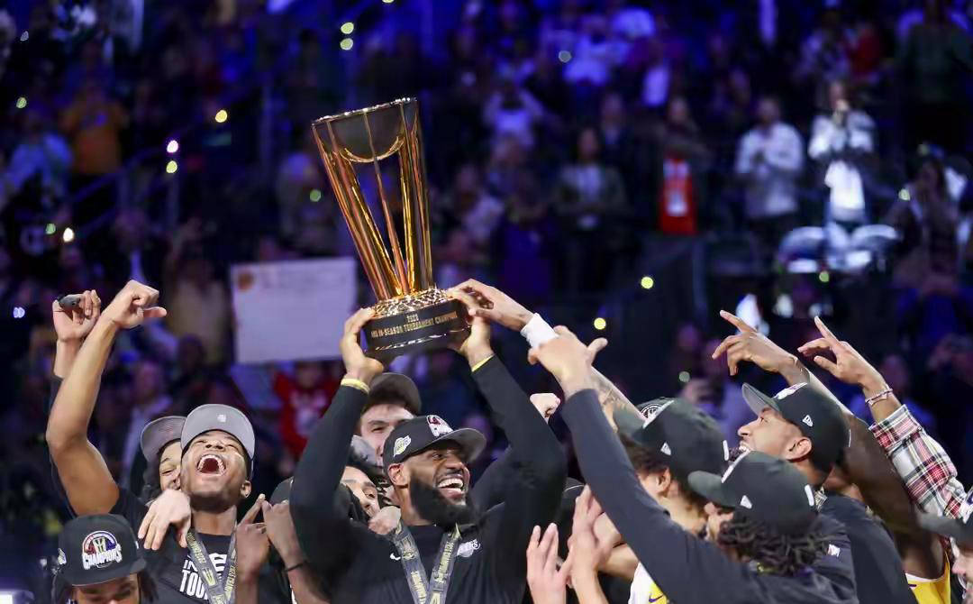 湖(hú)人官方媒体回击球迷质疑季中赛冠军，却被詹姆斯言论打脸