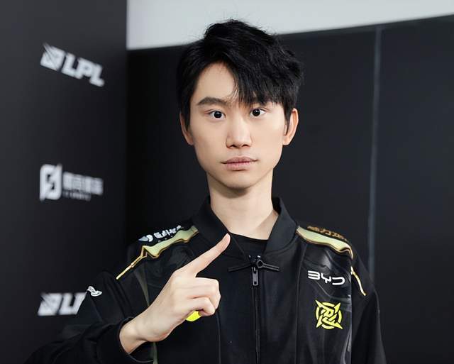 LOL世界冠军转型刀塔，大(dà)主播迎直播第二春，人气比玩LOL还高！