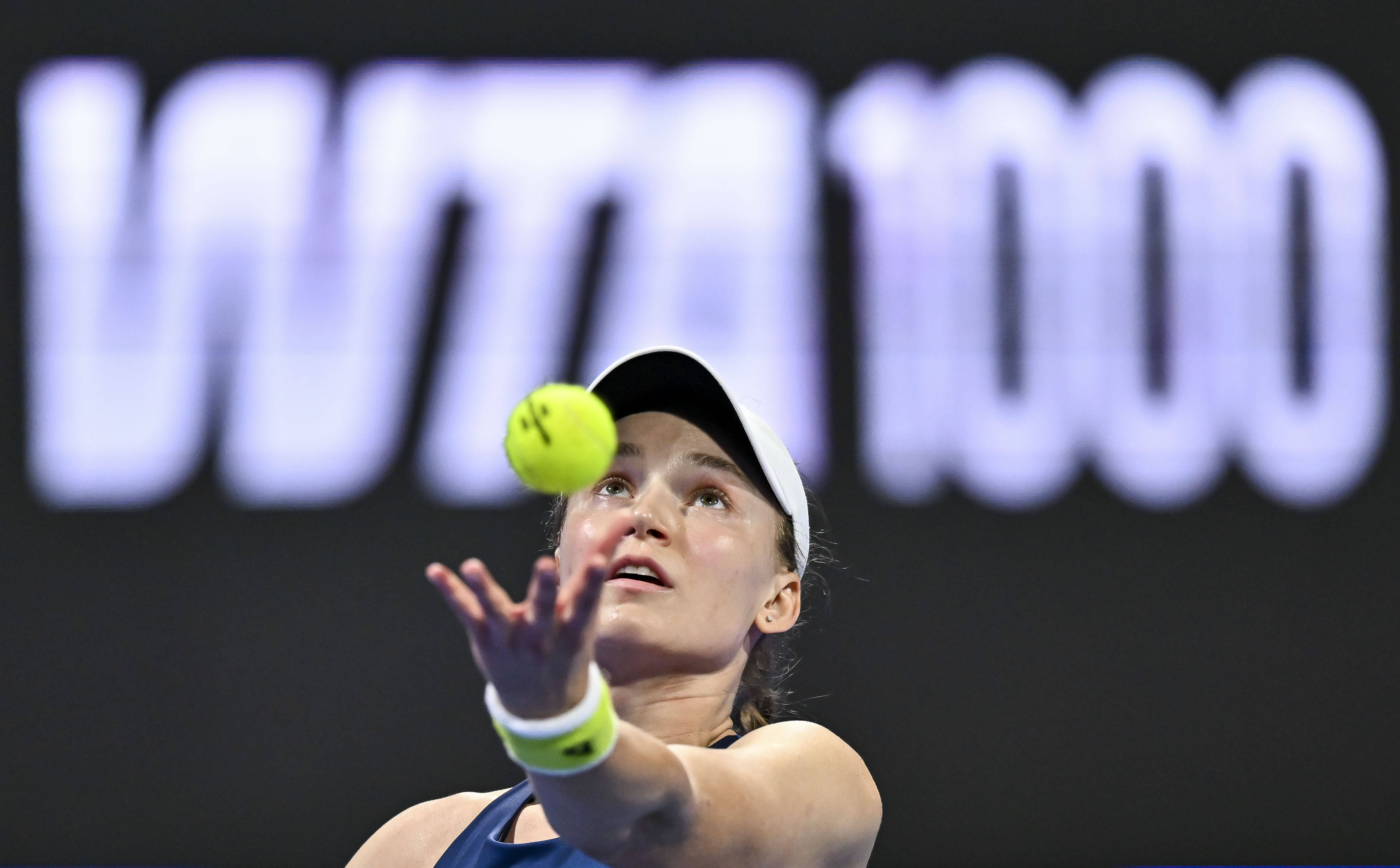 （体育）網(wǎng)球——WTA卡塔尔公开赛：郑钦文无缘八强